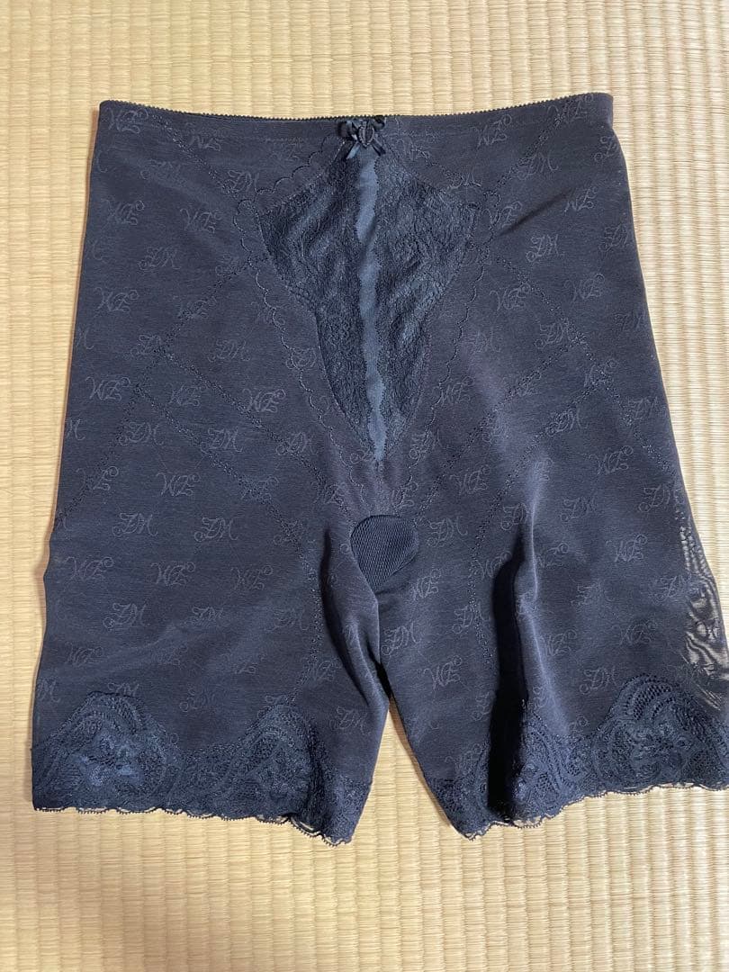 ブラック マミエール　ガードル　洗濯済　補正下着　98