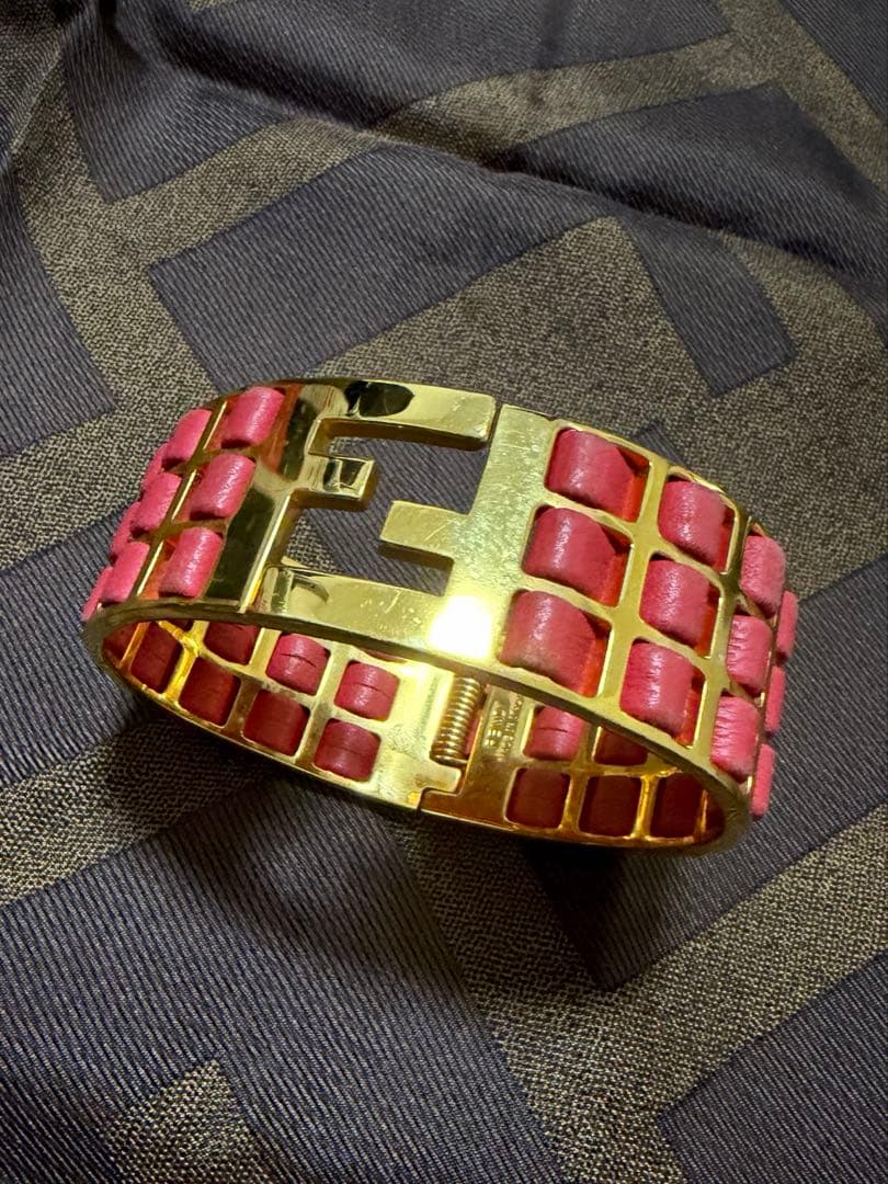 FENDI バングル　レザーブレスレット