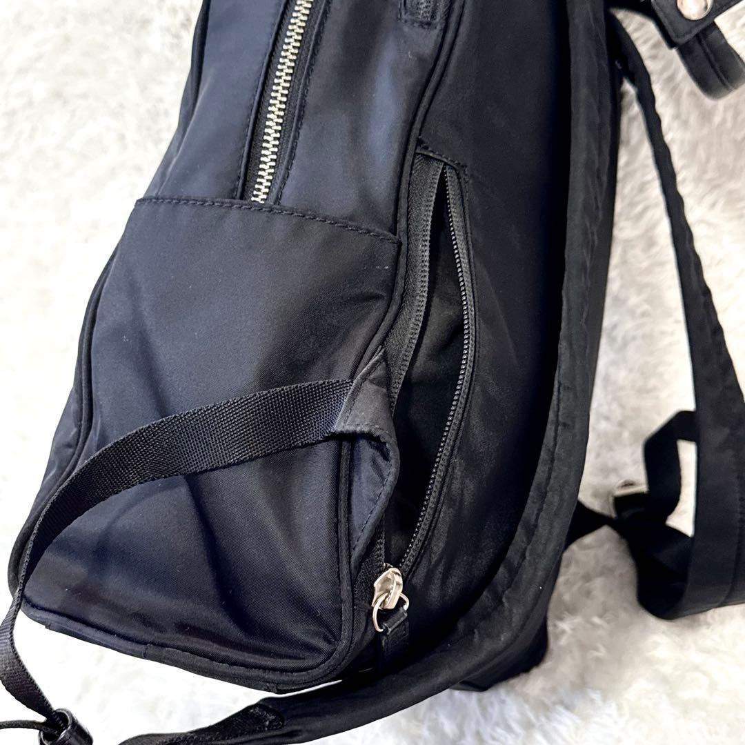 アニエスベー リュック PC入れ付 ブラック パソコン収納 2層ファスナー ロゴ