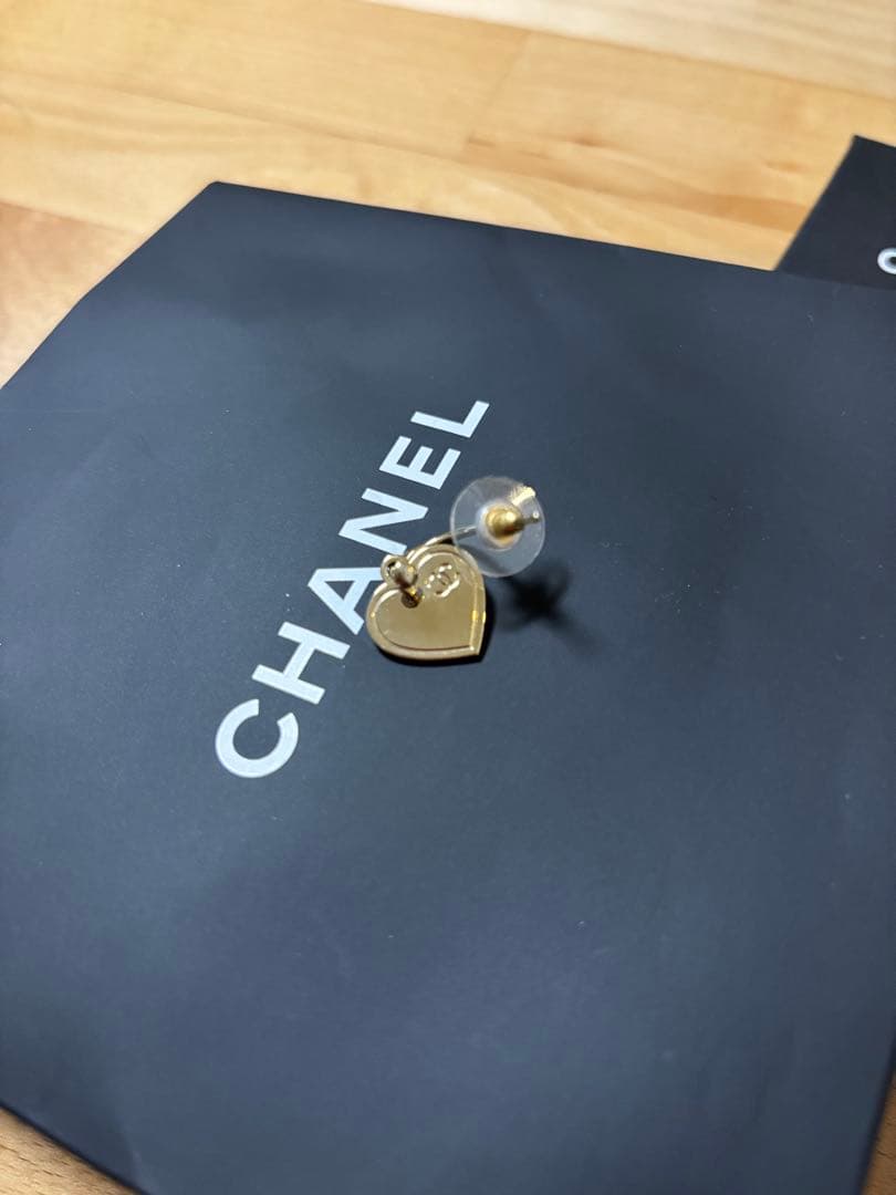 CHANEL ピアス　ロゴ　ハート　延期2/7まで