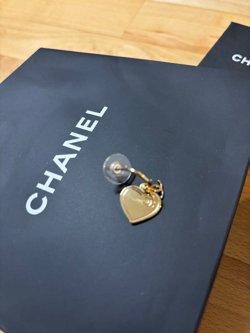 CHANEL ピアス　ロゴ　ハート　延期2/7まで