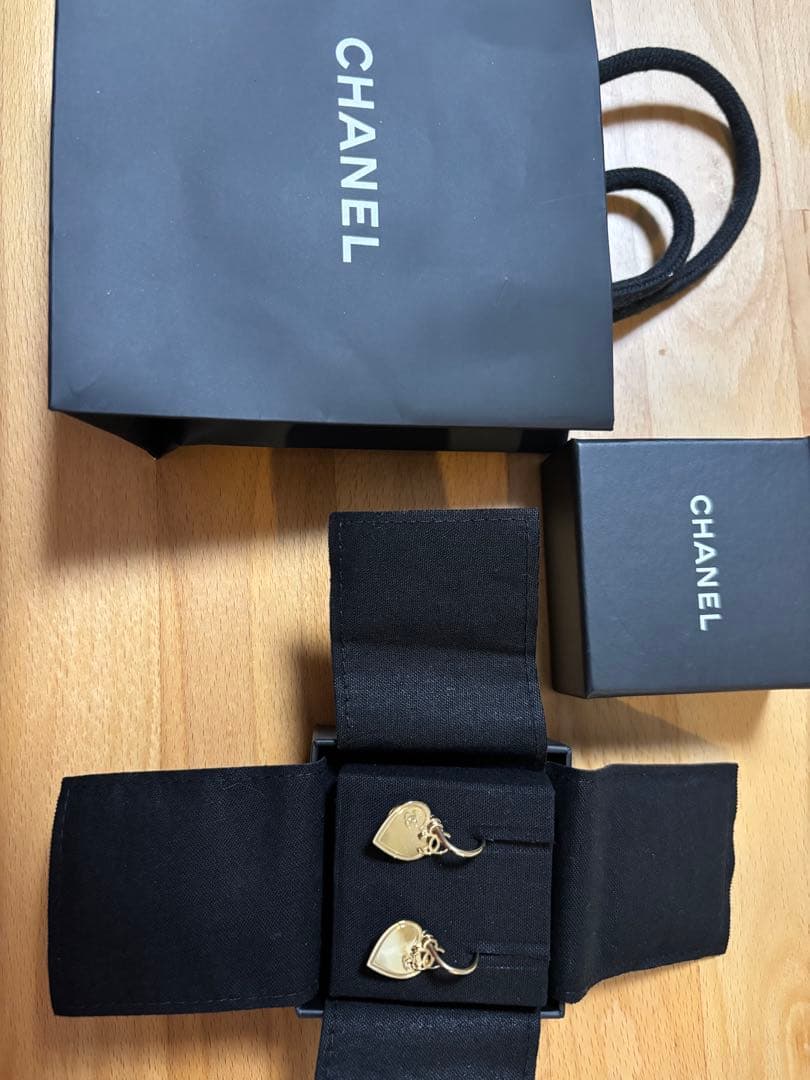 CHANEL ピアス　ロゴ　ハート　延期2/7まで