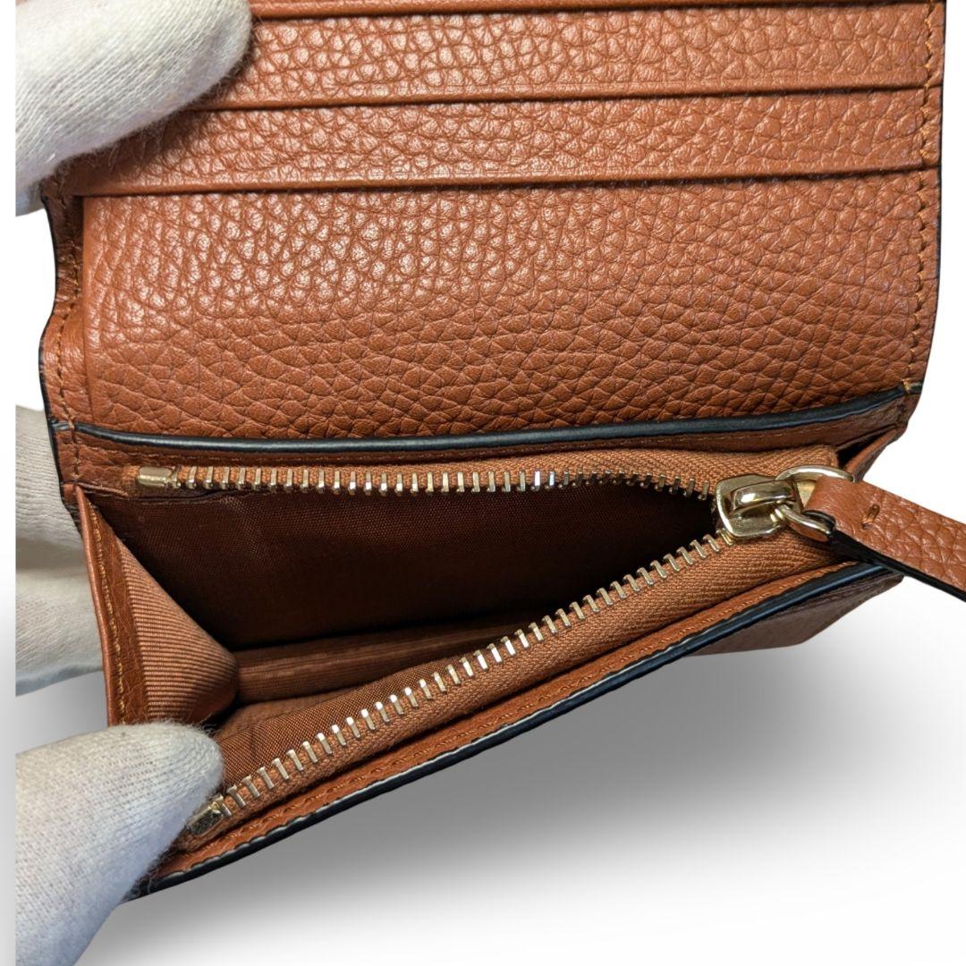 【新品同様】VALENTINO ヴァレンティノ　スタッズ付き二つ折り財布