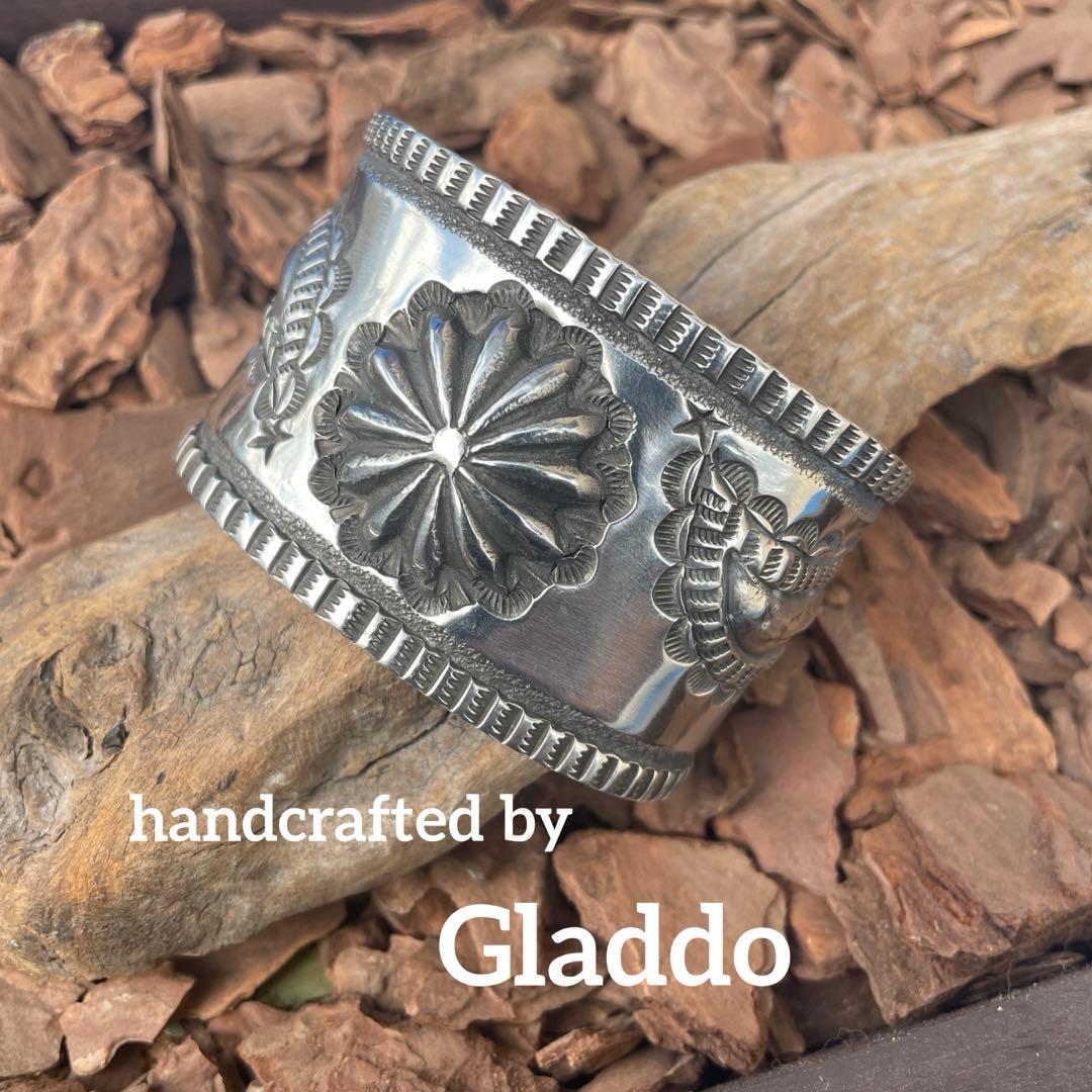 リポウズワイド4cmバングル　内径18cm