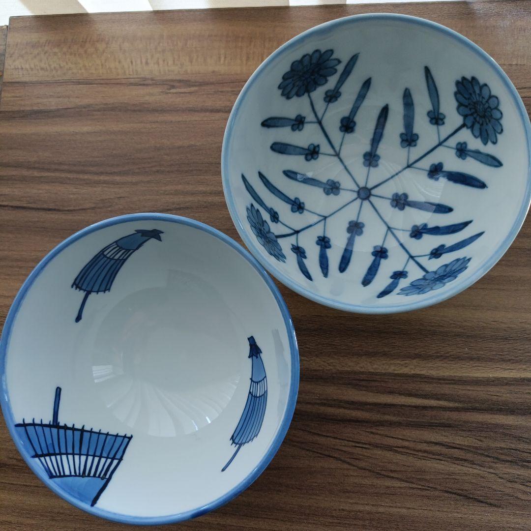 源右衛門　 青と赤の花柄と傘柄　 飯碗