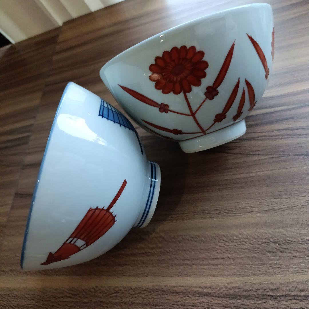 源右衛門　 青と赤の花柄と傘柄　 飯碗