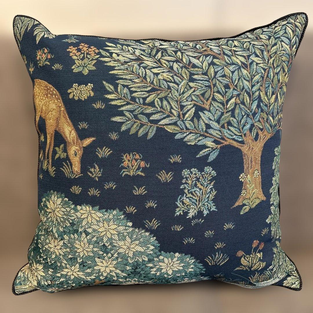「ウィリアム・モリスのある暮らし」ジャカード織のクッションカバー（ザ・ブルック）
