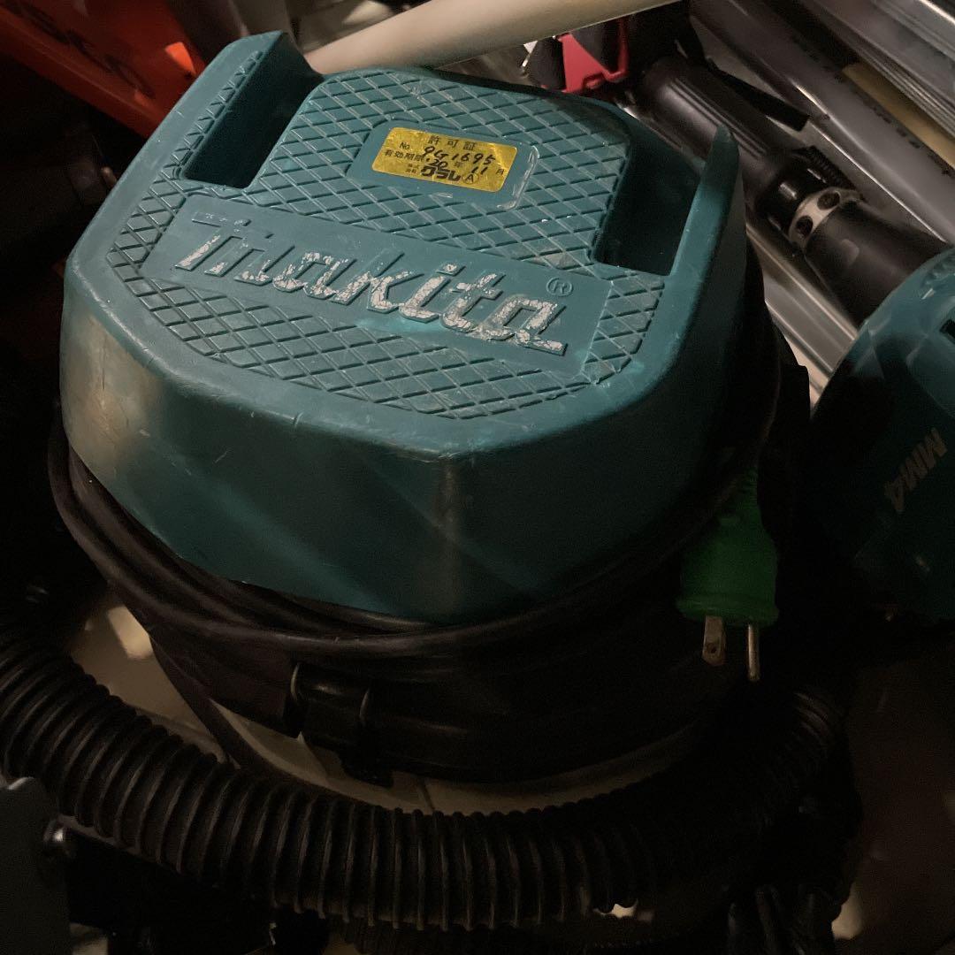 マキタ  掃除機　有線