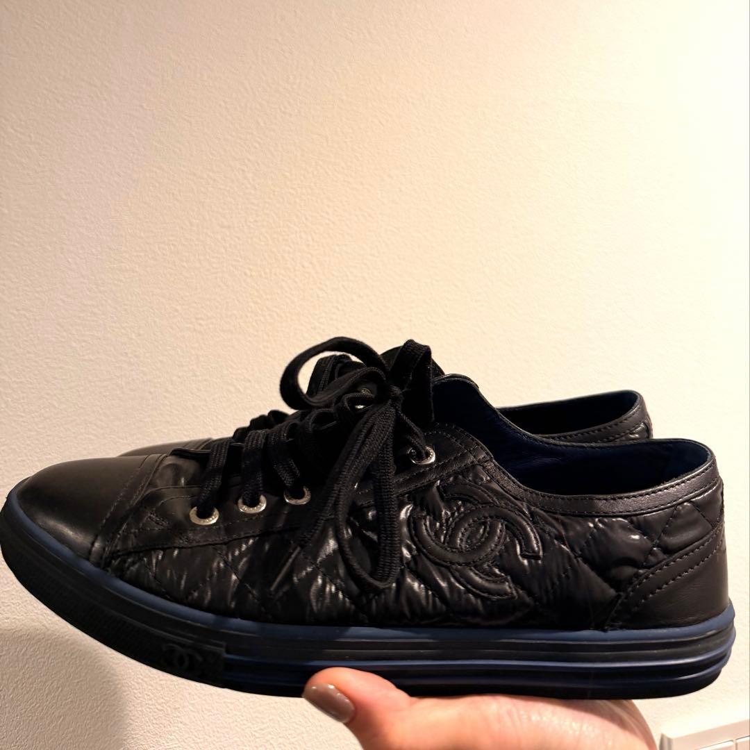 CHANEL ブラックレザー ロゴスニーカー