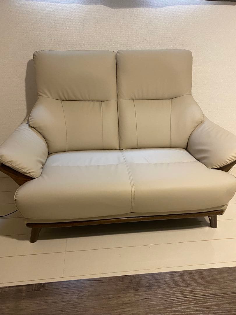 クリーム色 二人掛けソファ