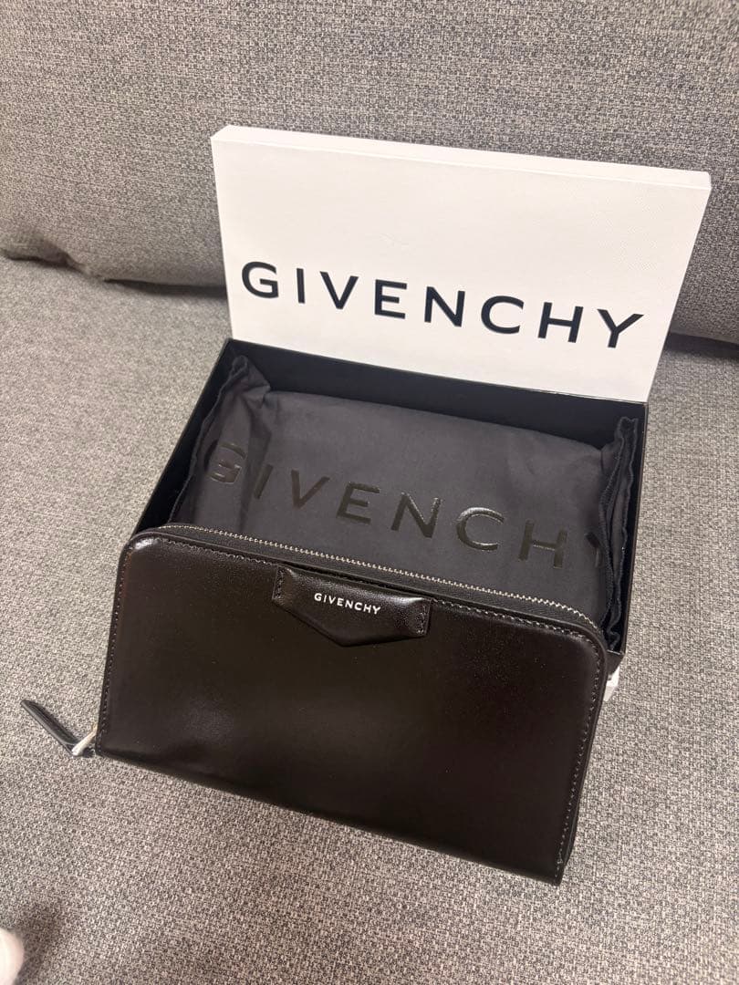 【美品】 GIVENCHY ジバンシー ラウンドファスナー 長財布　ブラック