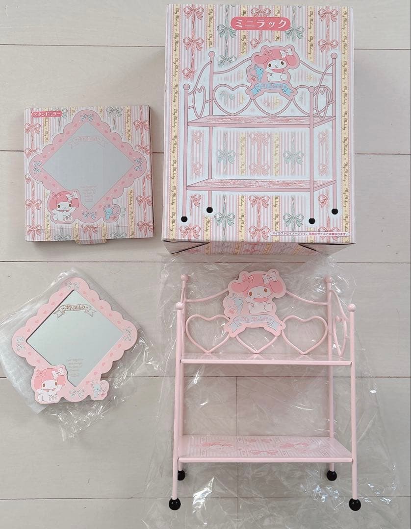 新品　マイメロディ キュートポーズシリーズ　ミニラック　スタンドミラー