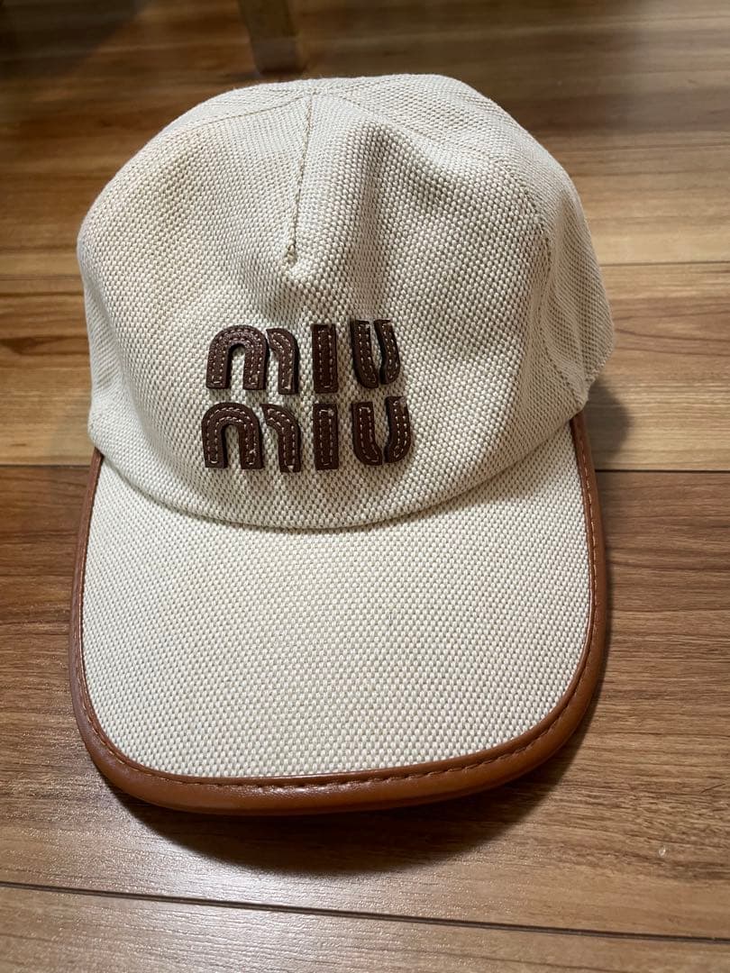 ミウミウ ベージュ キャップ