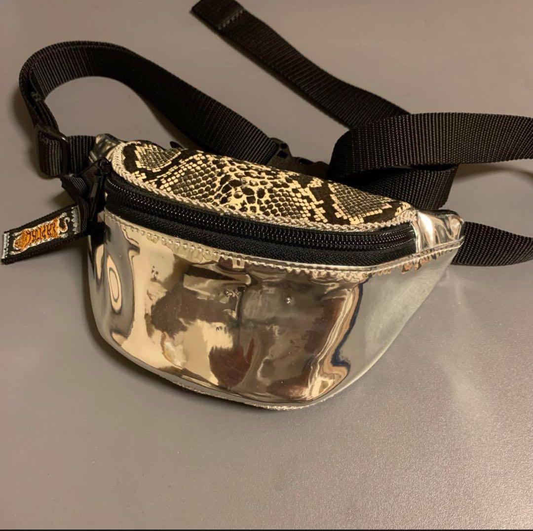 キャピタル　ヘビ柄ウエストポーチ（小） 値下げ交渉可