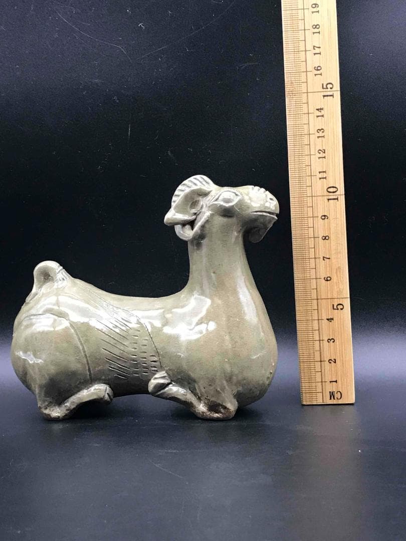中国骨董　隨―唐時代　青磁越州窯　羊　置物　旧家蔵出し(C-8)