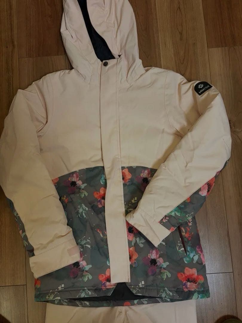 NIKITAソフトピンクスノーウェアセット