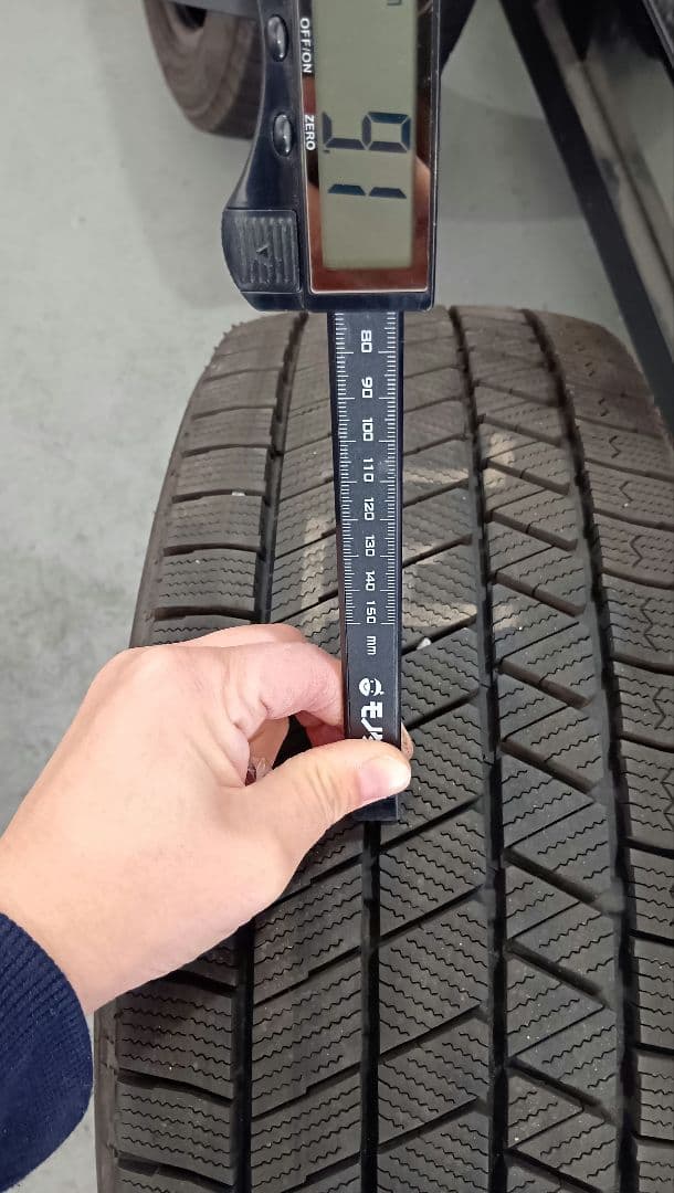 BRIDGESTONE 225/45R18 23年製　冬タイヤ　【No.②】