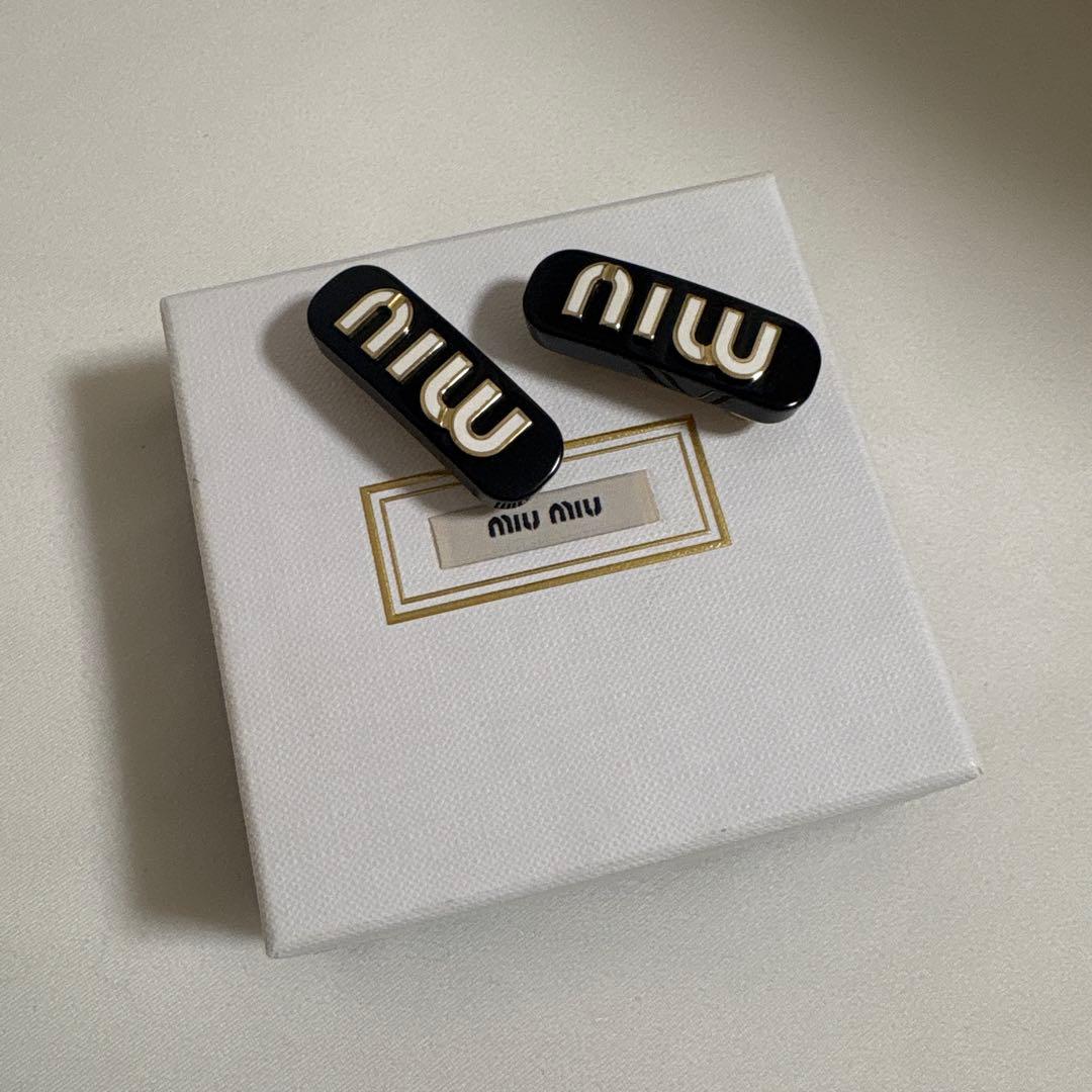 Miu Miu ヘアピン 黒