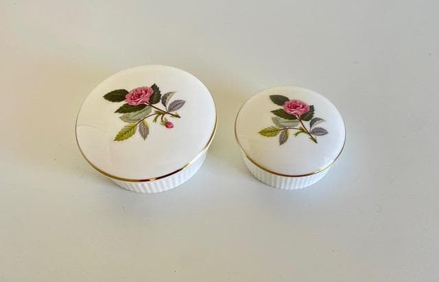 ウエッジウッド ハザウェイローズ 蓋付き小物れ 大 小 ２個セット