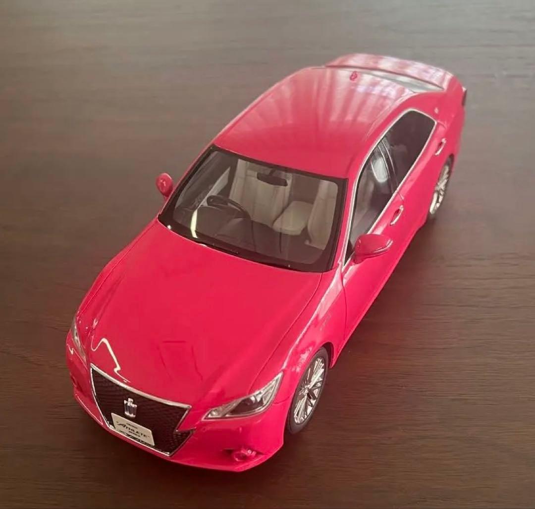 あのクラウンです　ピンクのクラウン　スケール 1/18　モデルカー　レプリカ