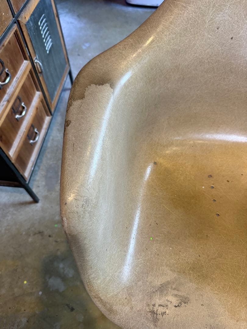 50〜60年代 イームズ Herman Millerアームシェル FRP 要修繕