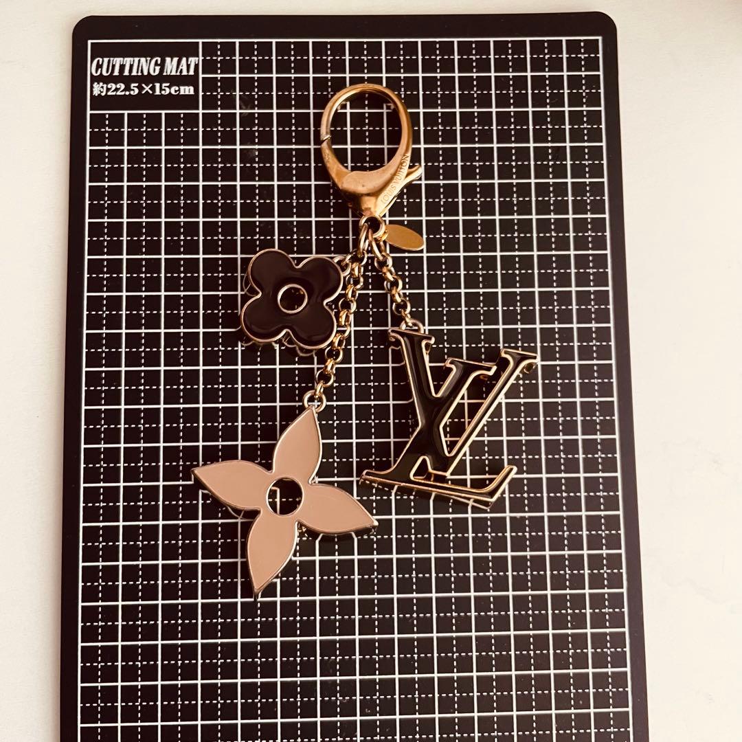 極美品✨ルイヴィトン バッグチャーム フルール ドゥ モノグラム M67119