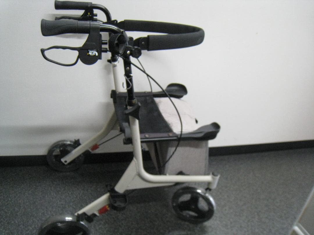 屋外用 四輪 歩行車 ショッピングターン 安寿 アロン化成 送料無料　③