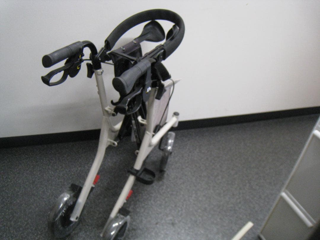 屋外用 四輪 歩行車 ショッピングターン 安寿 アロン化成 送料無料　③