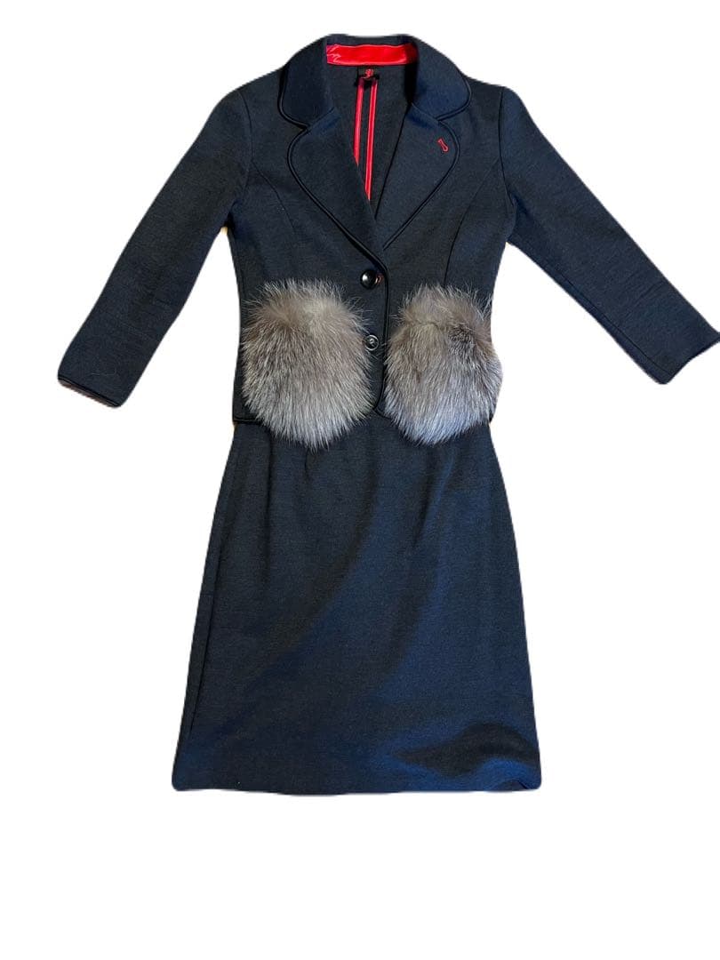 ファー付きダークグレー長袖スーツ上下　レジーナロマンティコ