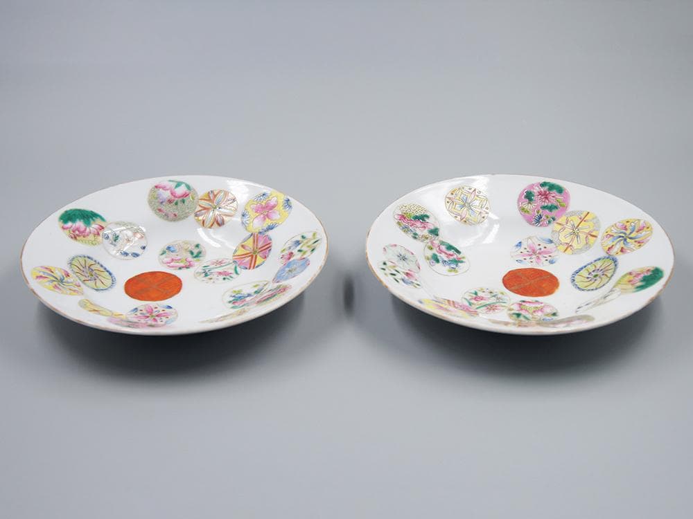 【瓷】　★ 瓷器 粉彩皮球花紋折沿盤 ★　清朝期　花卉 果物 手描文様　明清磁器