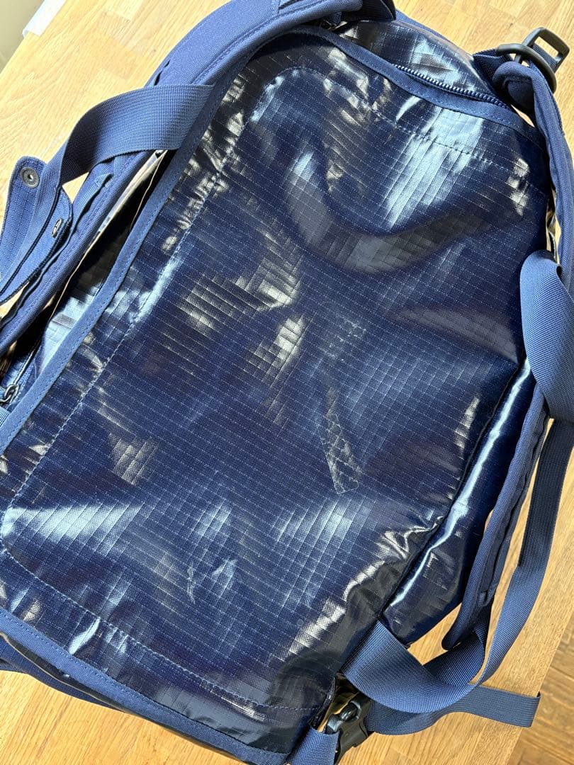 ちゃっぷ: パタゴニア　ブラックホールダッフル40L ネイビー