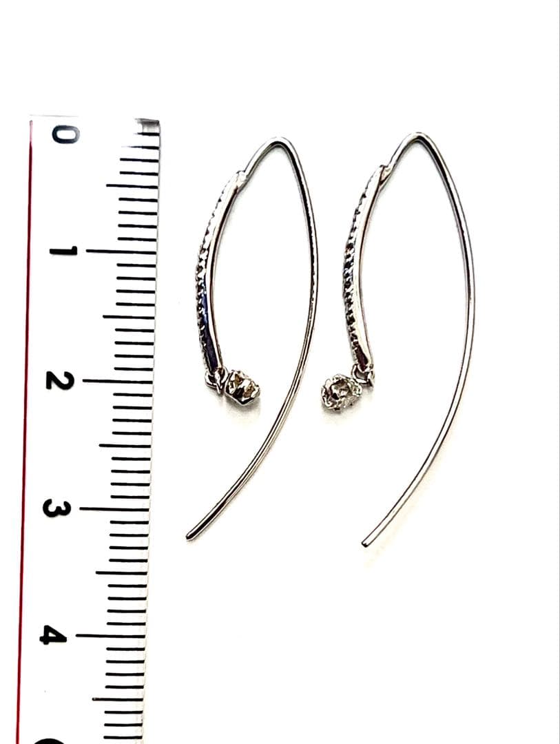 k18WG ダイヤ フック ピアス 0.30ct スウィング