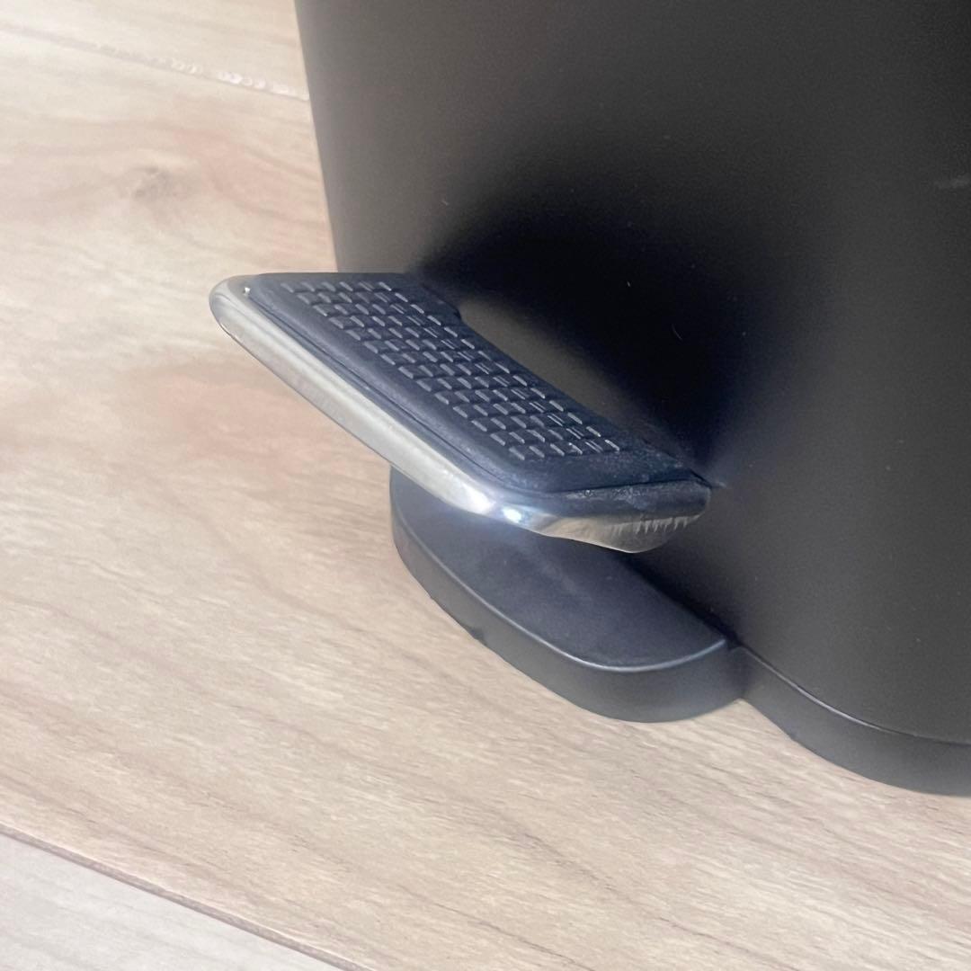 ソフトクローズ 四角形 ゴミ箱 5L 袋のズレ防止クリップと蓋付き 小型 ごみ箱