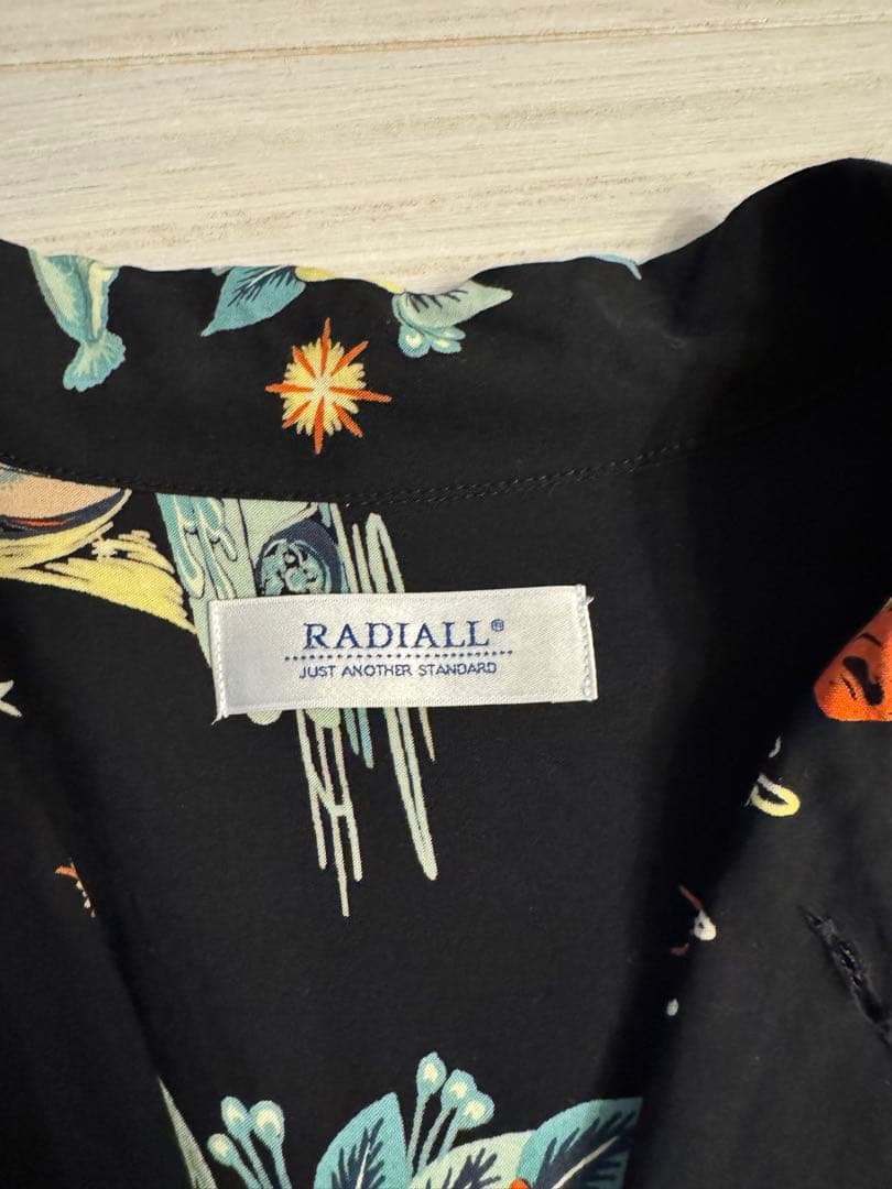 毎*！様 RADIALL アロハシャツ 黒 レーヨン100% Mサイズ