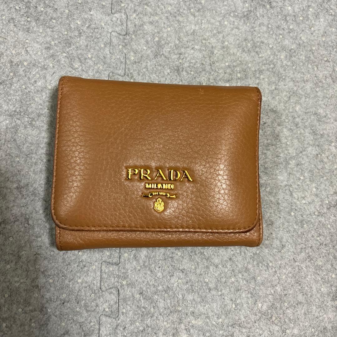 PRADA 茶色　財布　ゴールド　三つ折り