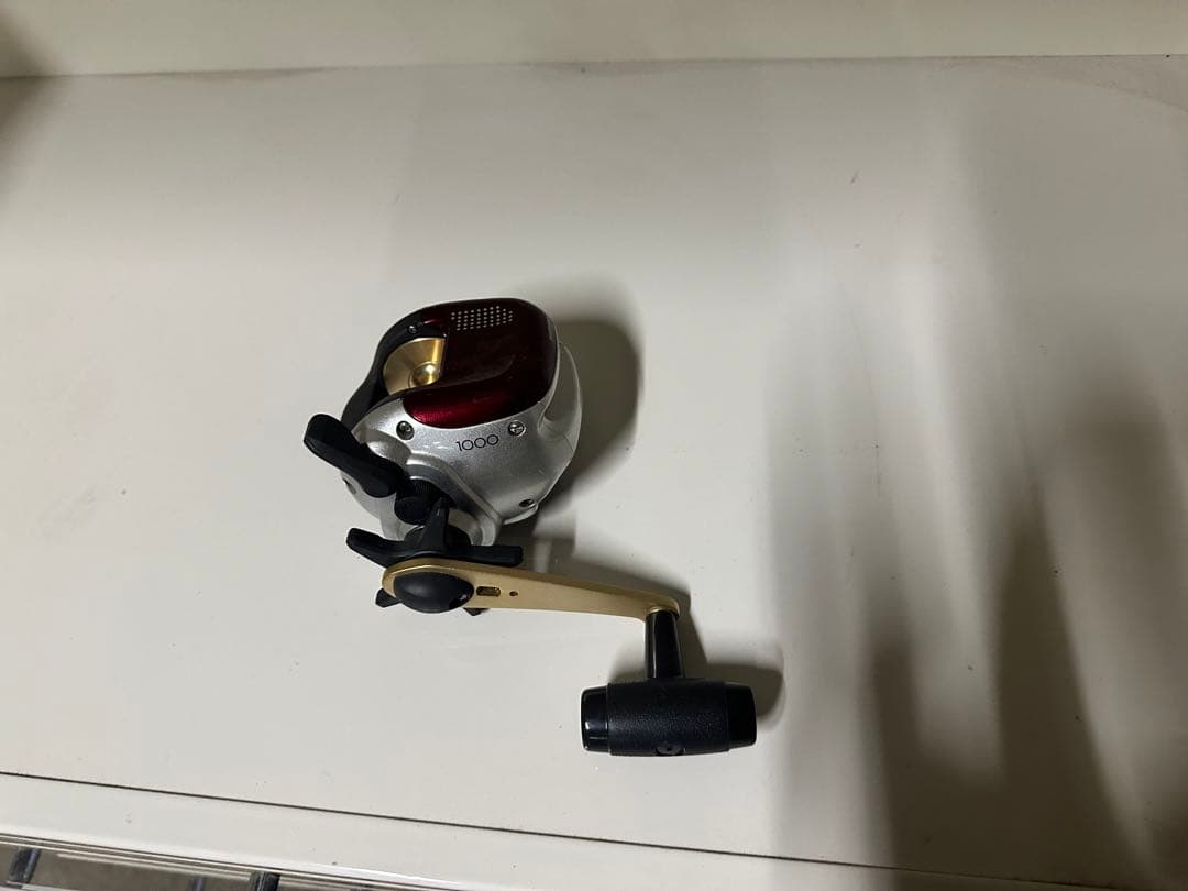 SHIMANO ベイトリール 1000 シルバー/レッド