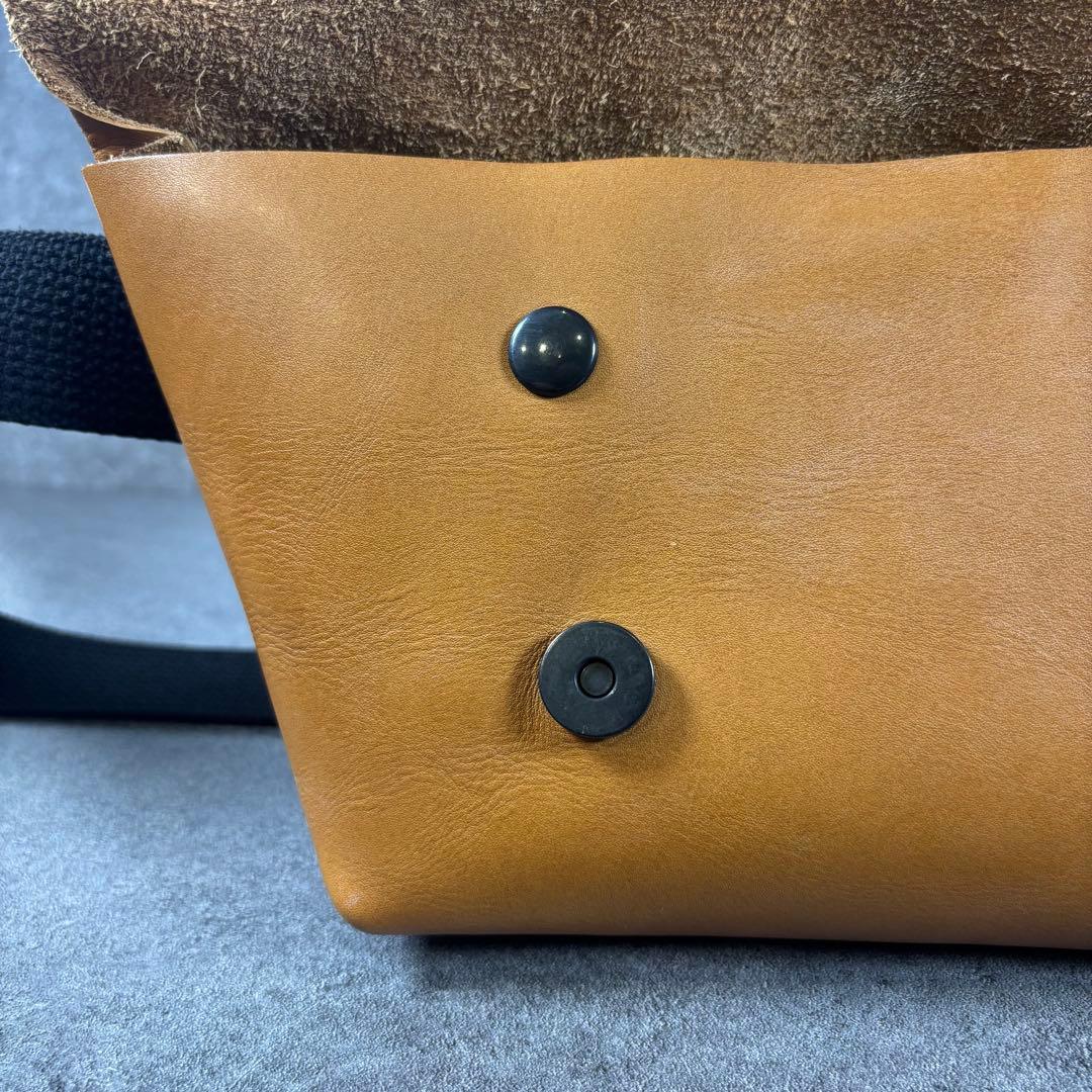 Uni&co. レザーショルダー キャメルカラー マグネット開閉 収納袋付き