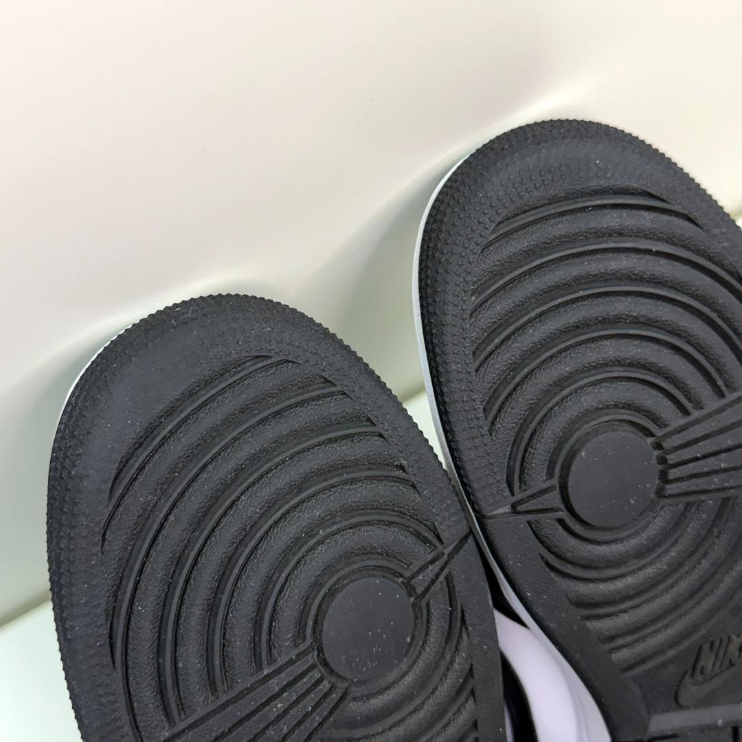 【美品】エアジョーダン1 ミッド \"パンダ\" \"ブラック/ホワイト\" 27cm