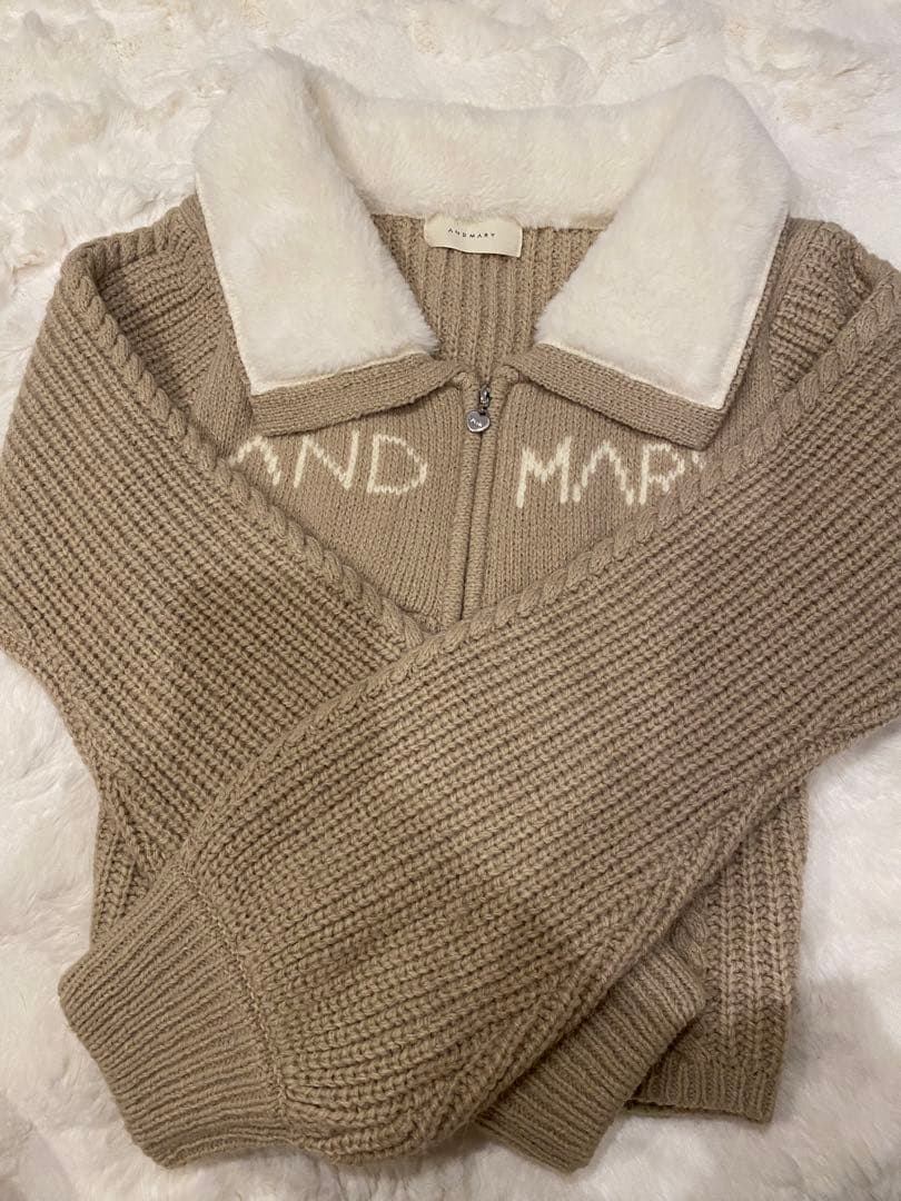 トップス Mary logo zip tops andmary