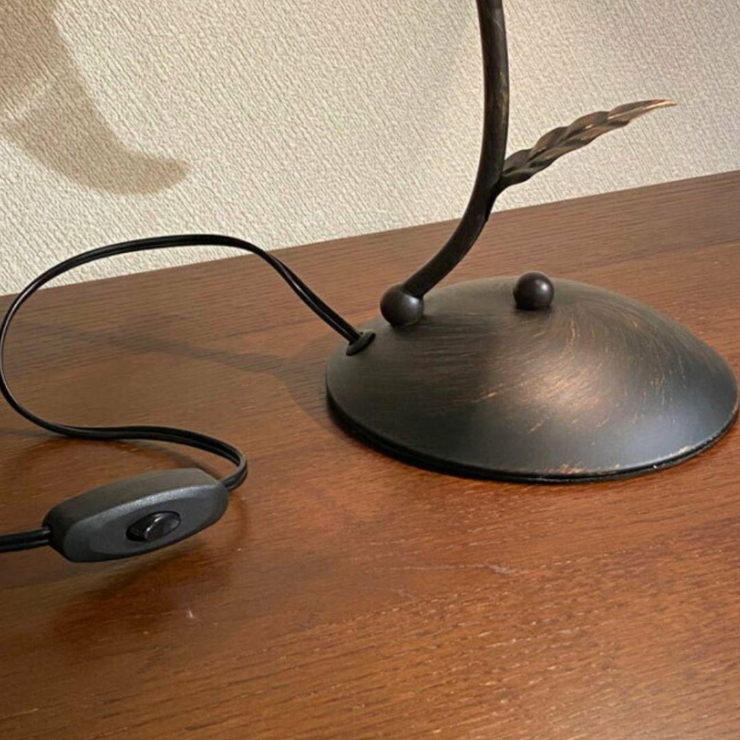 輸入雑貨　アイアン　『ユリ(百合)の１灯スタンドランプ』　ガラスシェード