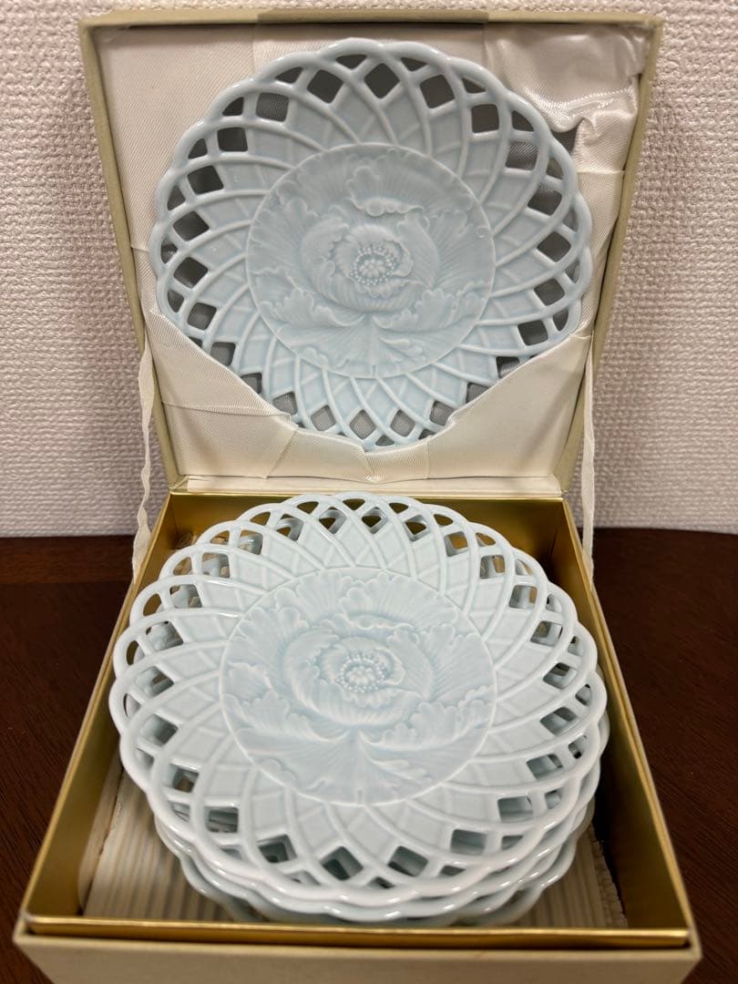 ナルミボーンチャイナ　高級磁器　牡丹柄模様の陶器皿 銘々皿　5枚セット