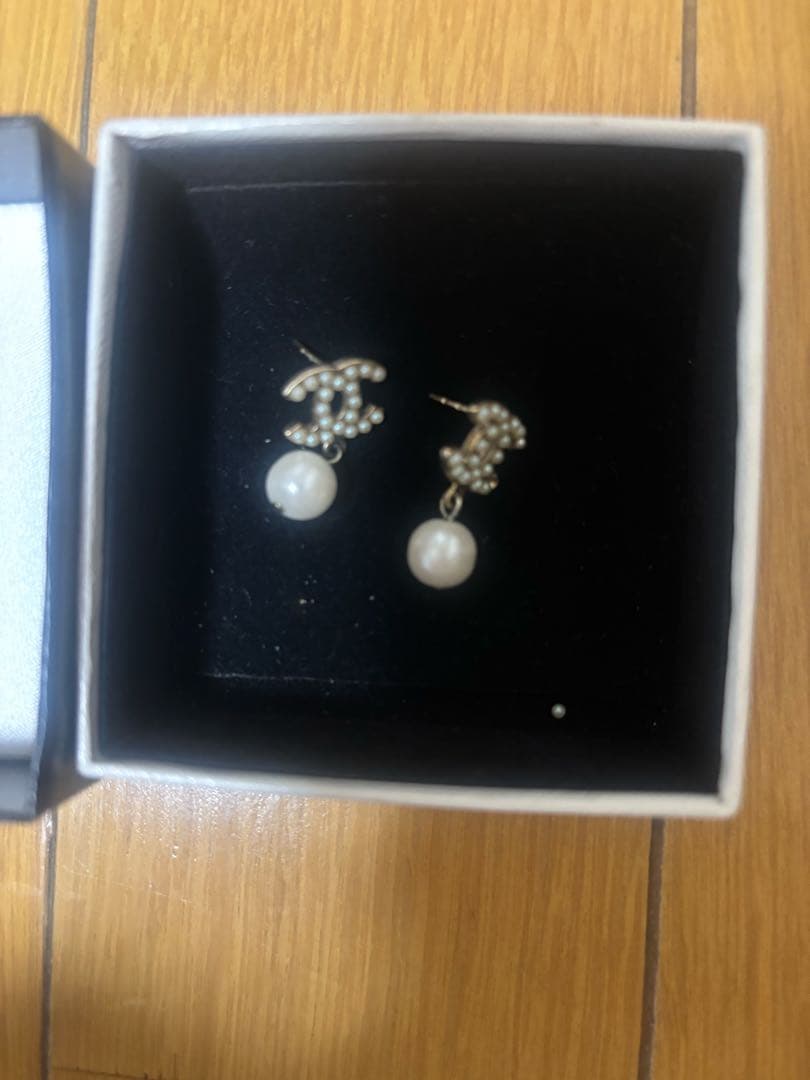 CHANEL パール付きピアス
