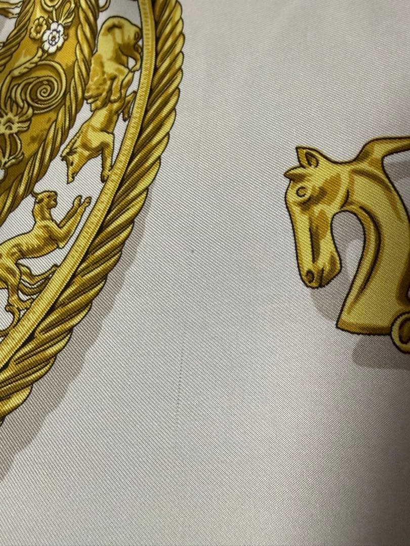HERMES エルメス　カレ90 スカーフ 黄金の騎士　グリーン　色褪せあり