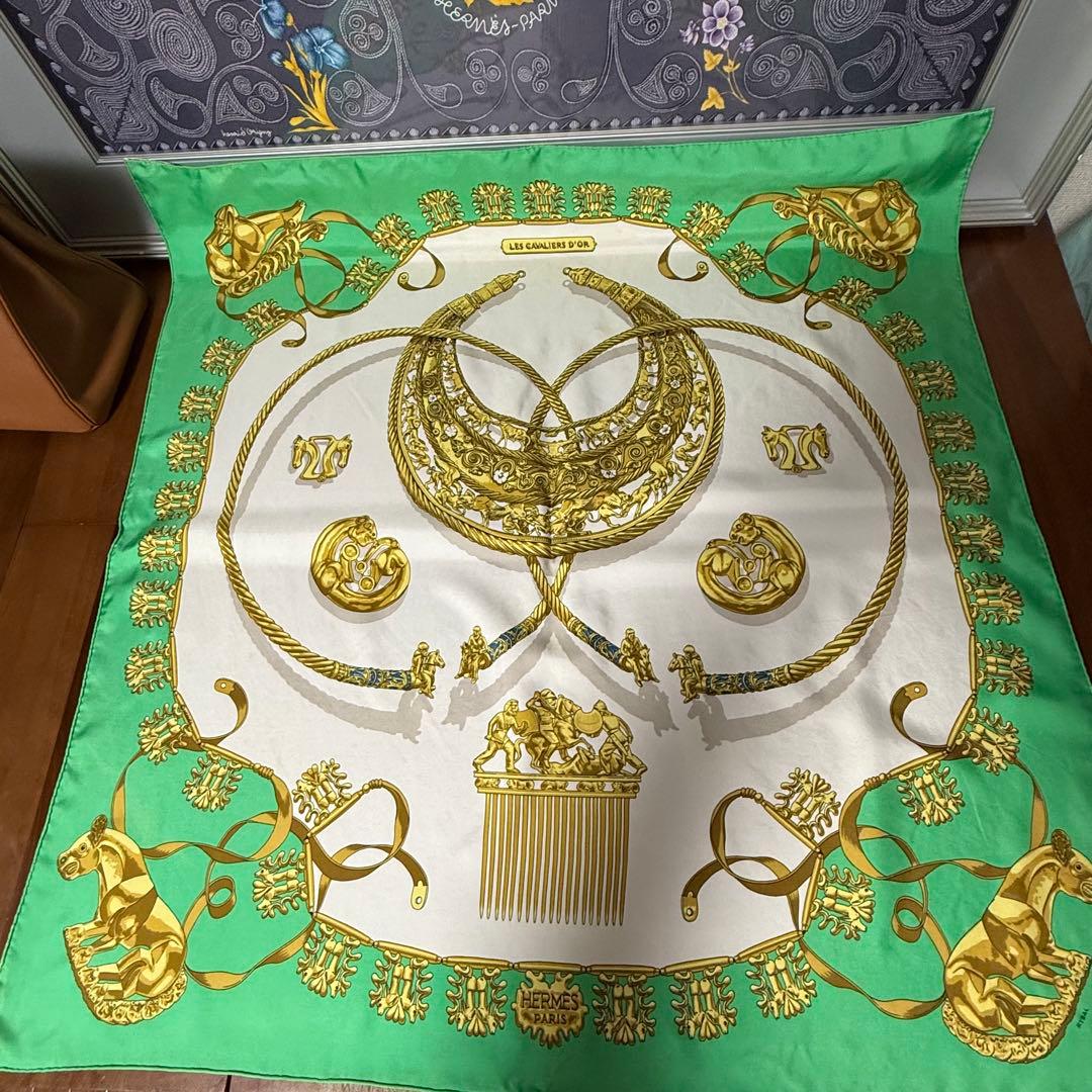HERMES エルメス　カレ90 スカーフ 黄金の騎士　グリーン　色褪せあり
