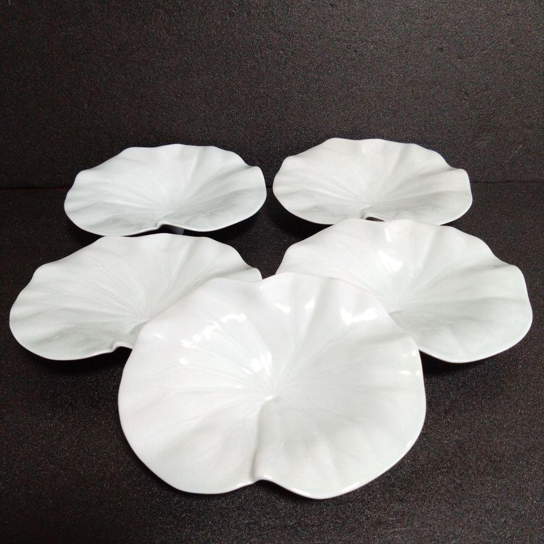 未使用 波佐見焼 光琳窯 葉型 青磁 3点脚銘々皿5枚　お祝い