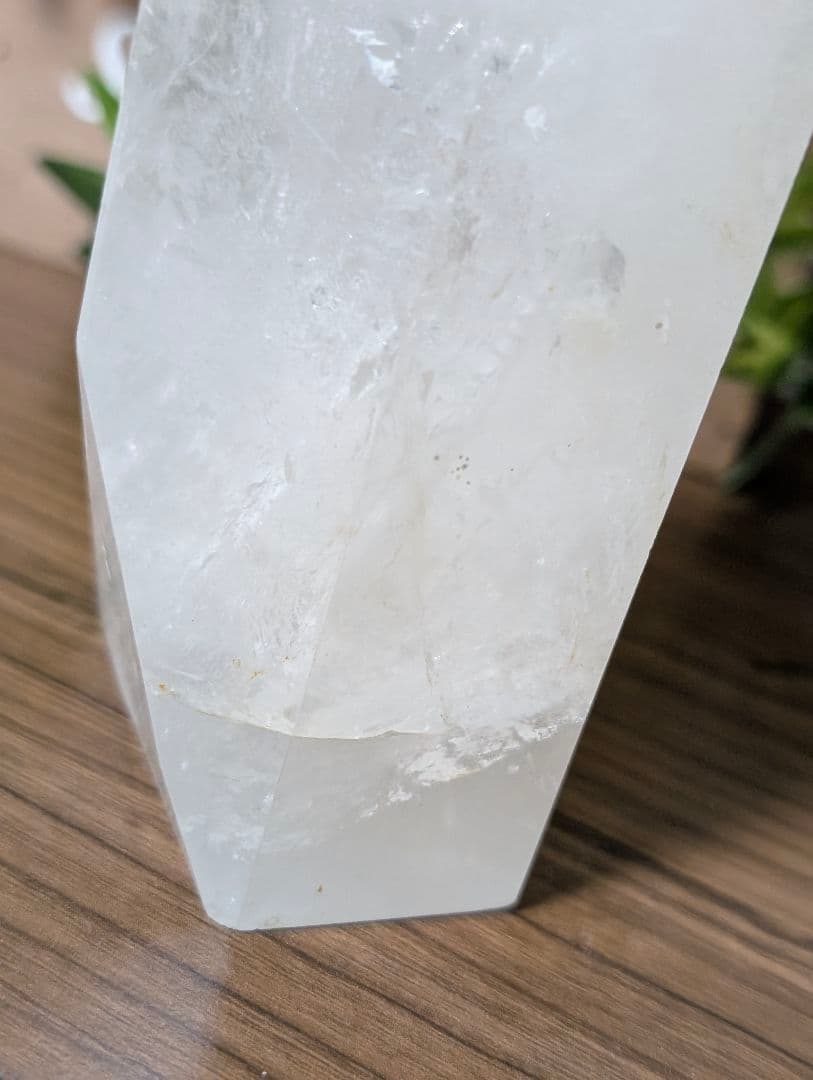 2412g 超巨大 虹あり　白水晶 六角柱マダガスカル産PS2