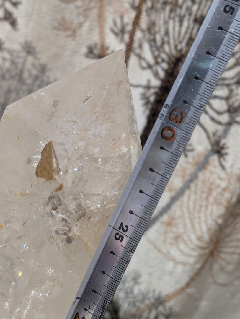 2412g 超巨大 虹あり　白水晶 六角柱マダガスカル産PS2