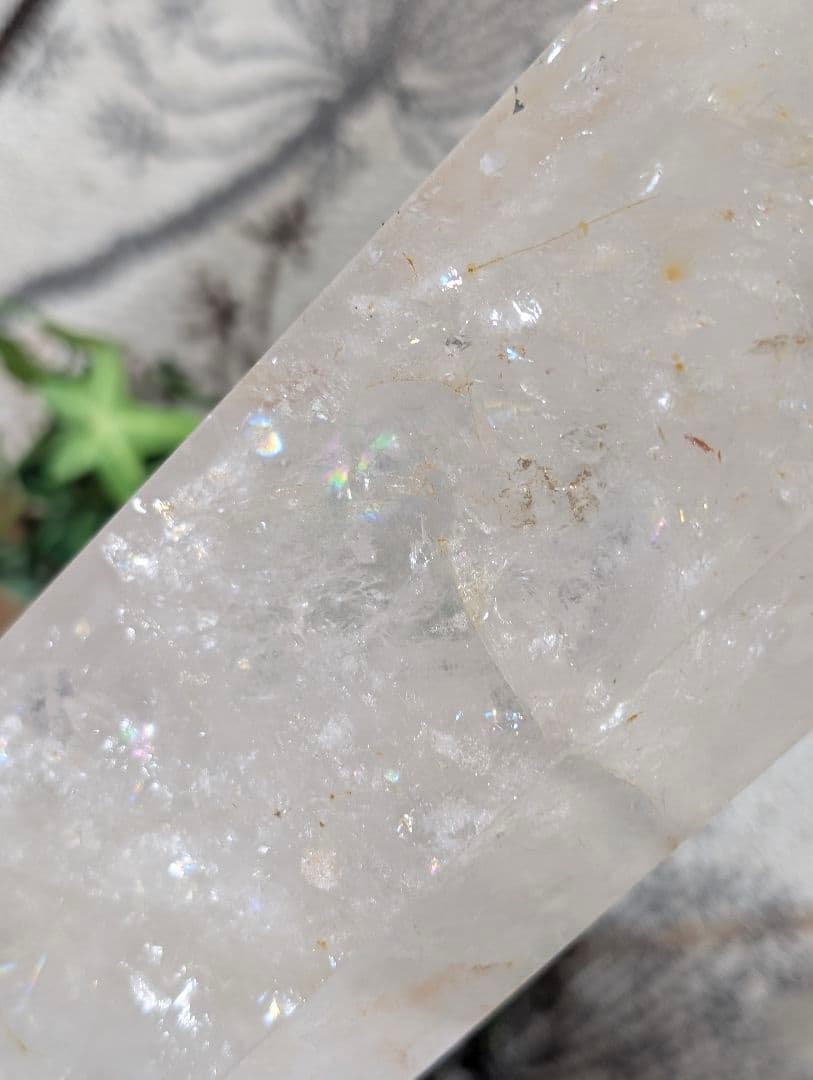 2412g 超巨大 虹あり　白水晶 六角柱マダガスカル産PS2