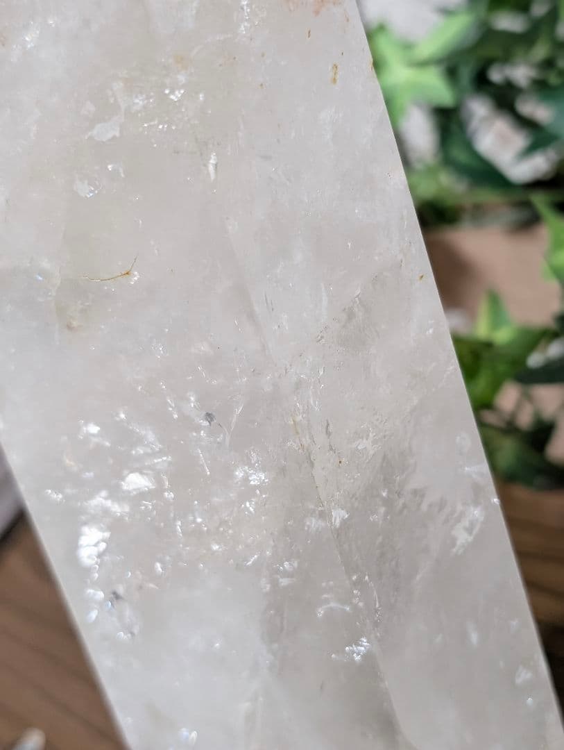 2412g 超巨大 虹あり　白水晶 六角柱マダガスカル産PS2