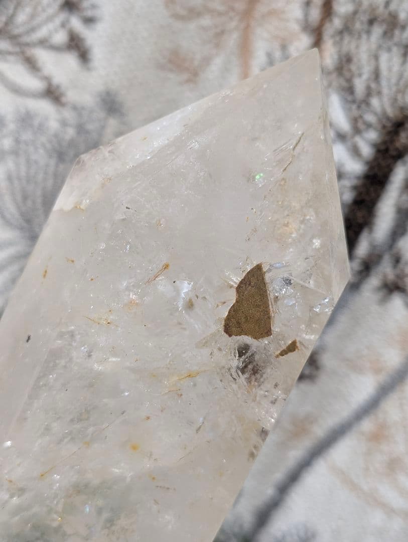 2412g 超巨大 虹あり　白水晶 六角柱マダガスカル産PS2